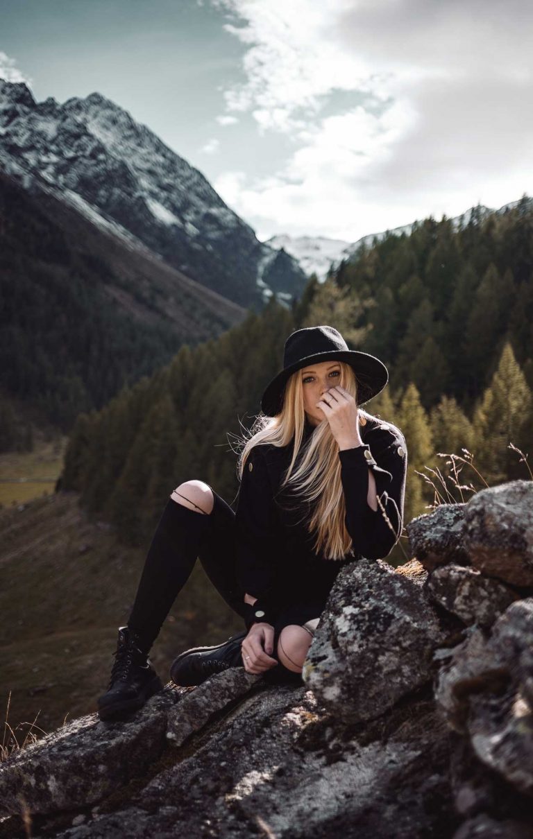 Natur Fotoshooting in Tirol vor Bergkulisse
